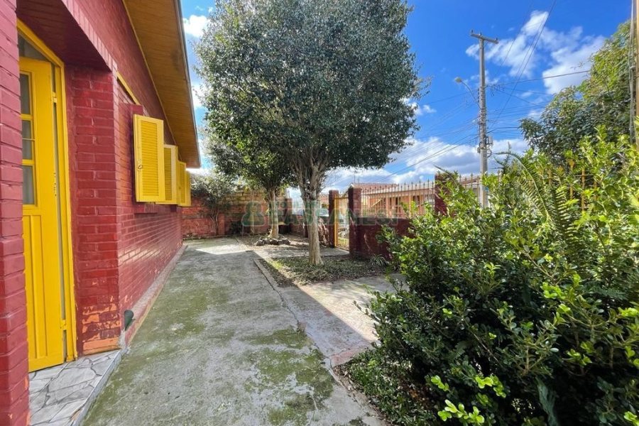 Casa com 108m², 3 dormitórios, 1 vaga, no bairro Santa Corona em Caxias do Sul para Comprar