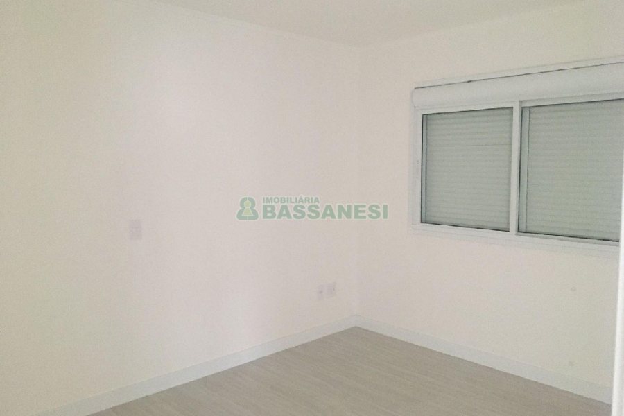 Apartamento com 82m², 2 dormitórios, 2 vagas, no bairro Desvio Rizzo em Caxias do Sul para Comprar