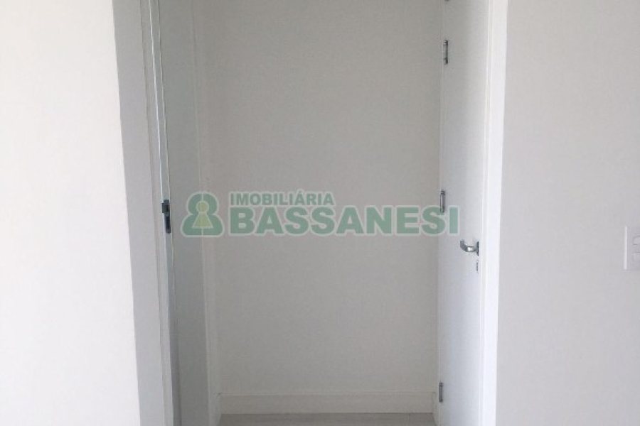 Apartamento com 82m², 2 dormitórios, 2 vagas, no bairro Desvio Rizzo em Caxias do Sul para Comprar