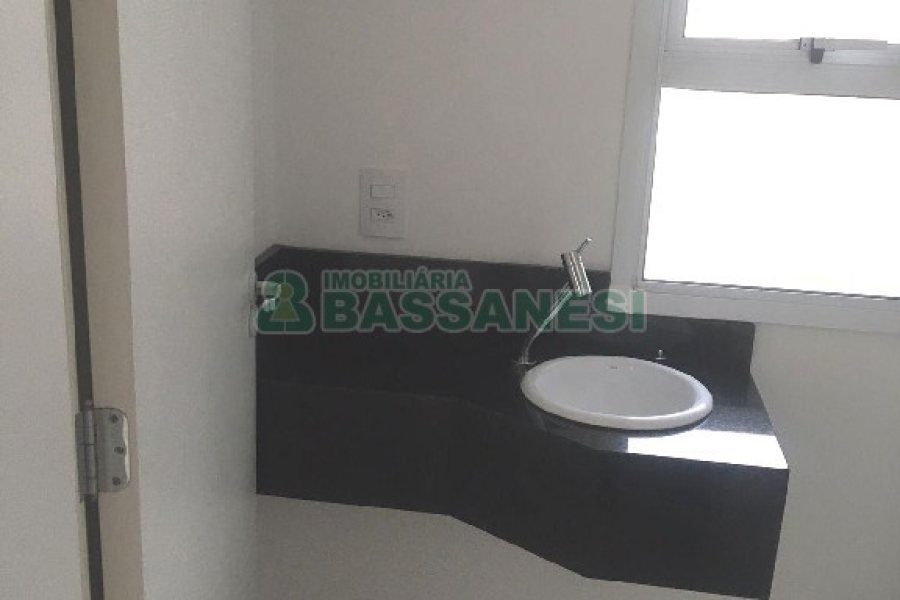 Apartamento com 82m², 2 dormitórios, 2 vagas, no bairro Desvio Rizzo em Caxias do Sul para Comprar