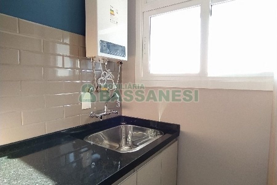 Apto Mobiliado com 41m², 1 dormitório, 1 vaga, no bairro Lourdes em Caxias do Sul para Alugar