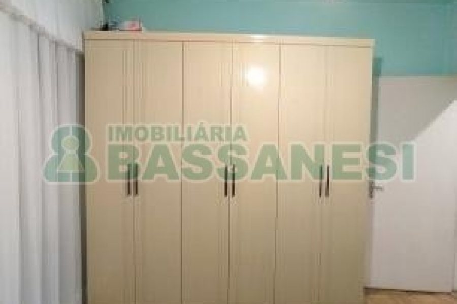 Casa Mobiliada com 130m², 3 dormitórios, 2 vagas, no bairro Panazzolo em Caxias do Sul para Comprar