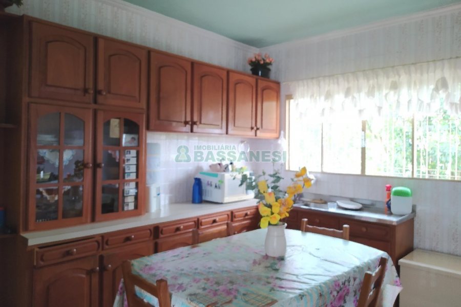 Casa Mobiliada com 130m², 3 dormitórios, 2 vagas, no bairro Panazzolo em Caxias do Sul para Comprar