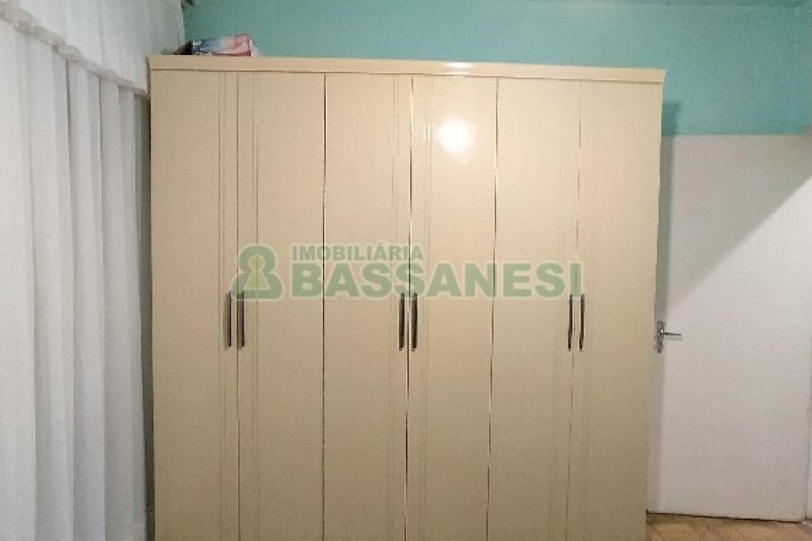 Casa Mobiliada com 130m², 3 dormitórios, 2 vagas, no bairro Panazzolo em Caxias do Sul para Comprar