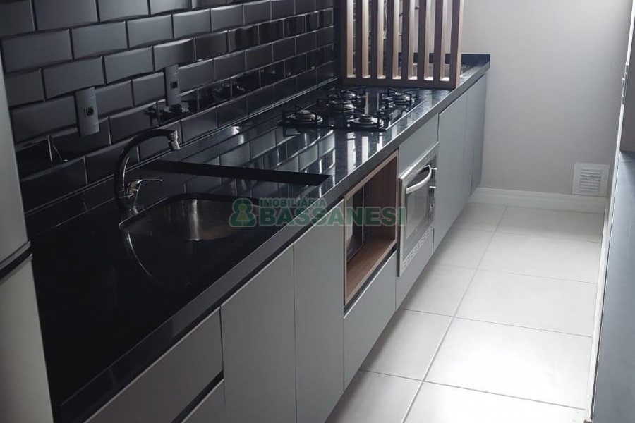 Apto Mobiliado com 57m², 2 dormitórios, 2 vagas, no bairro Lourdes em Caxias do Sul para Alugar