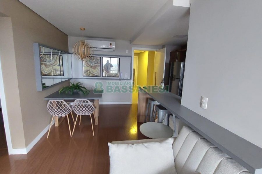 Apto Mobiliado com 57m², 2 dormitórios, 2 vagas, no bairro Lourdes em Caxias do Sul para Alugar