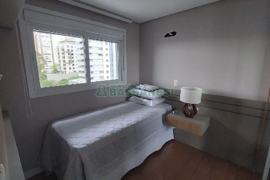 Apto Mobiliado com 57m², 2 dormitórios, 2 vagas, no bairro Lourdes em Caxias do Sul para Alugar