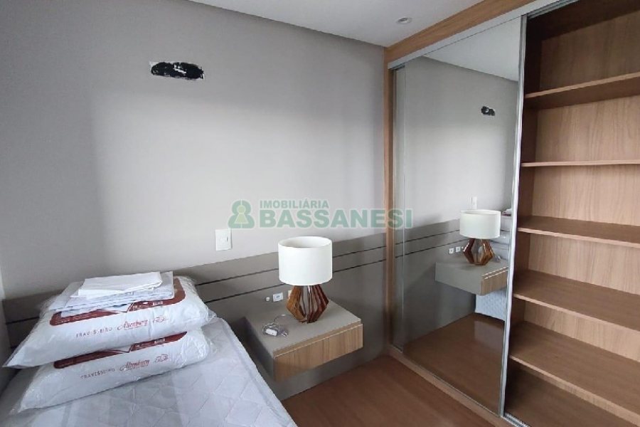 Apto Mobiliado com 57m², 2 dormitórios, 2 vagas, no bairro Lourdes em Caxias do Sul para Alugar
