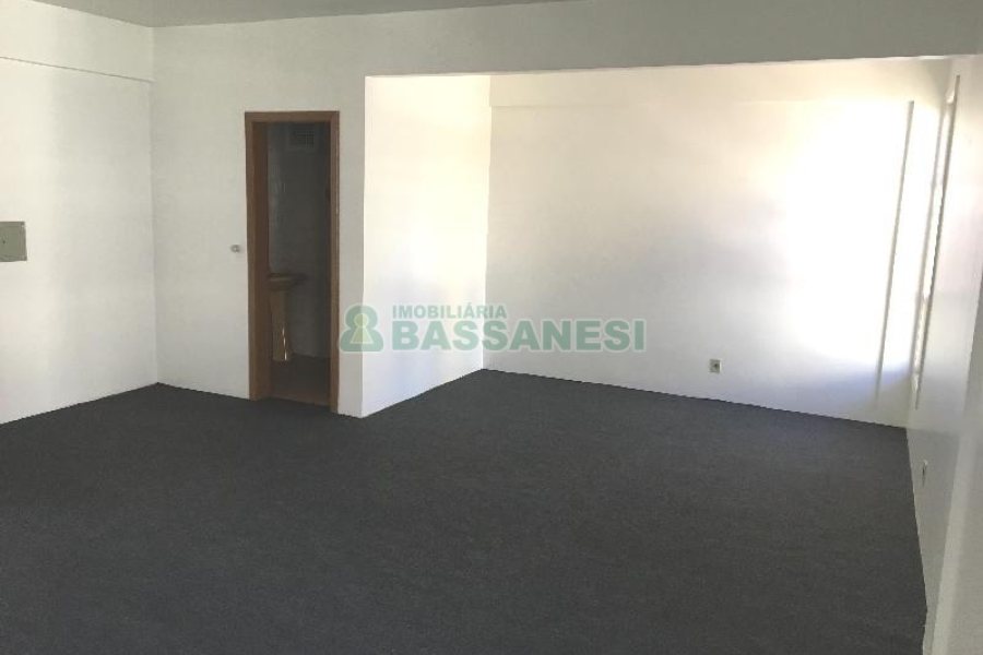 Sala com 43m², no bairro Centro em Caxias do Sul para Alugar