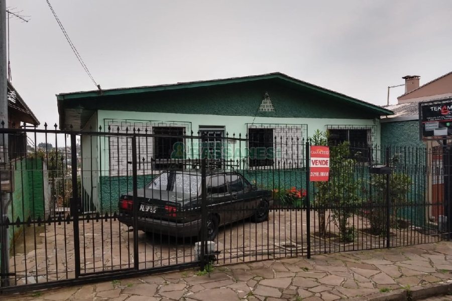 Casa com 80m², 5 dormitórios, 2 vagas, no bairro Universitário em Caxias do Sul para Comprar