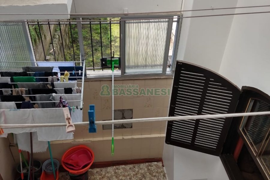 Casa com 239m², 3 dormitórios, 2 vagas, no bairro Rio Branco em Caxias do Sul para Comprar