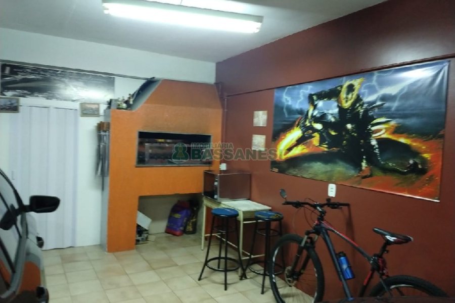 Casa com 239m², 3 dormitórios, 2 vagas, no bairro Rio Branco em Caxias do Sul para Comprar