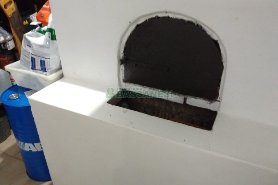 Casa com 239m², 3 dormitórios, 2 vagas, no bairro Rio Branco em Caxias do Sul para Comprar