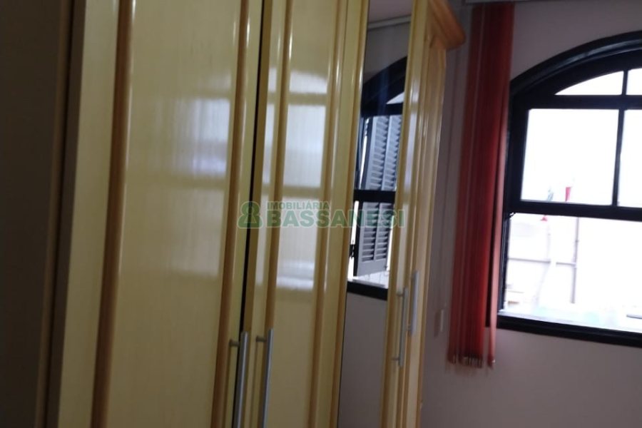 Casa com 239m², 3 dormitórios, 2 vagas, no bairro Rio Branco em Caxias do Sul para Comprar