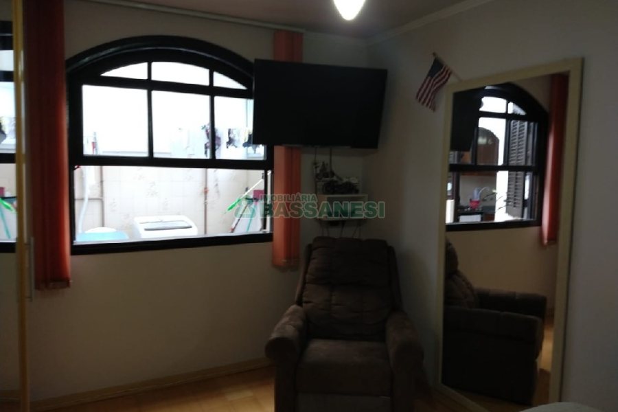 Casa com 239m², 3 dormitórios, 2 vagas, no bairro Rio Branco em Caxias do Sul para Comprar