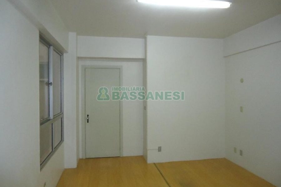 Sala com 21m², no bairro Centro em Caxias do Sul para Alugar
