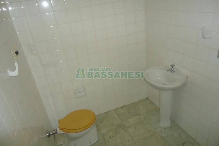 Sala com 21m², no bairro Centro em Caxias do Sul para Alugar