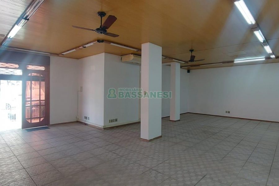 Loja com 58m², no bairro Madureira em Caxias do Sul para Alugar