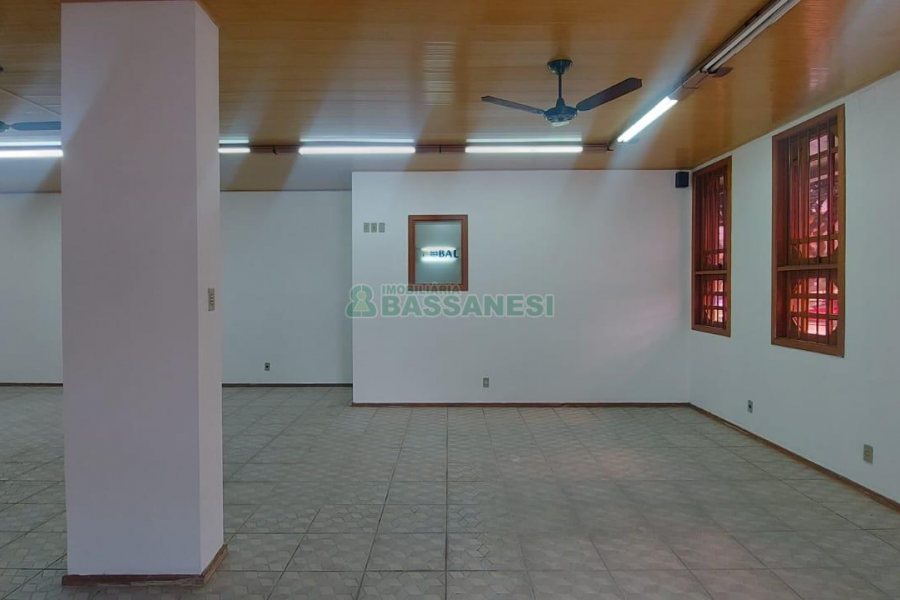 Loja com 58m², no bairro Madureira em Caxias do Sul para Alugar