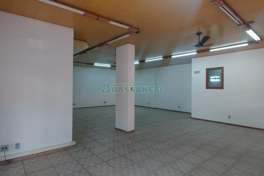 Loja com 58m², no bairro Madureira em Caxias do Sul para Alugar