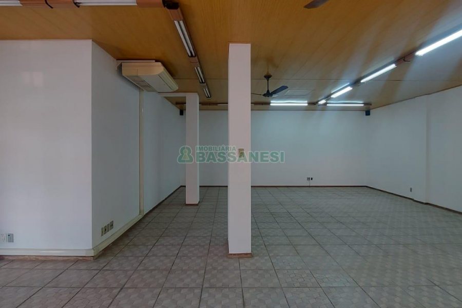 Loja com 58m², no bairro Madureira em Caxias do Sul para Alugar