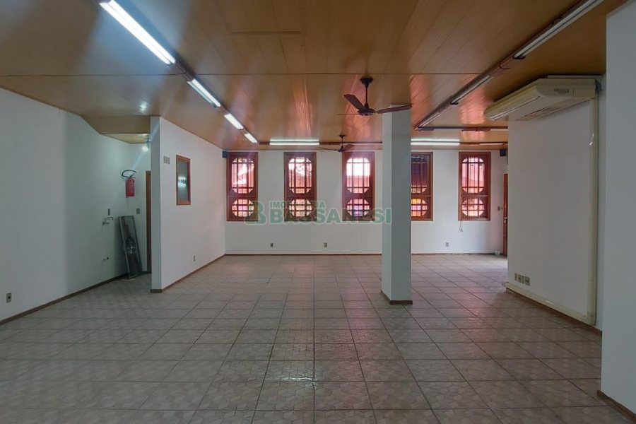 Loja com 58m², no bairro Madureira em Caxias do Sul para Alugar