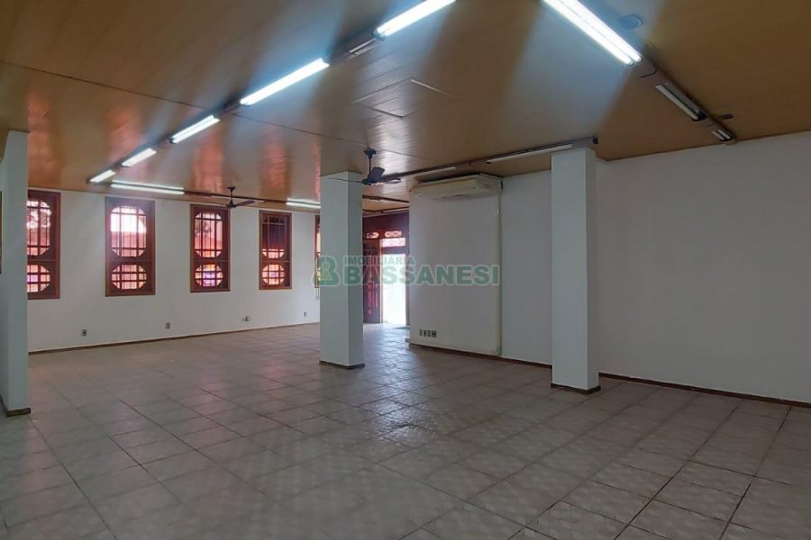 Loja com 58m², no bairro Madureira em Caxias do Sul para Alugar