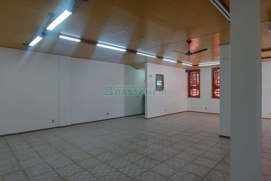 Loja com 58m², no bairro Madureira em Caxias do Sul para Alugar