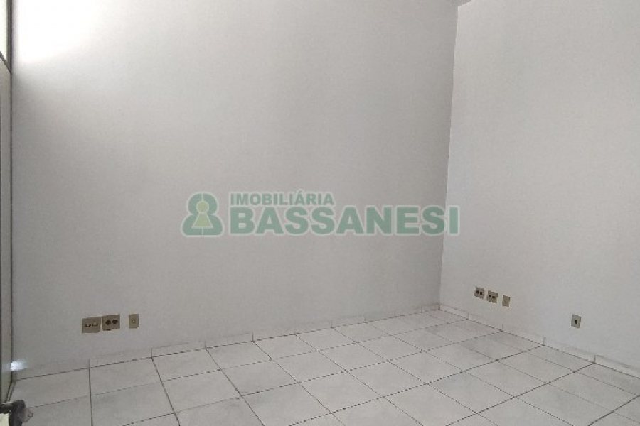 Loja com 85m², no bairro Universitário em Caxias do Sul para Alugar
