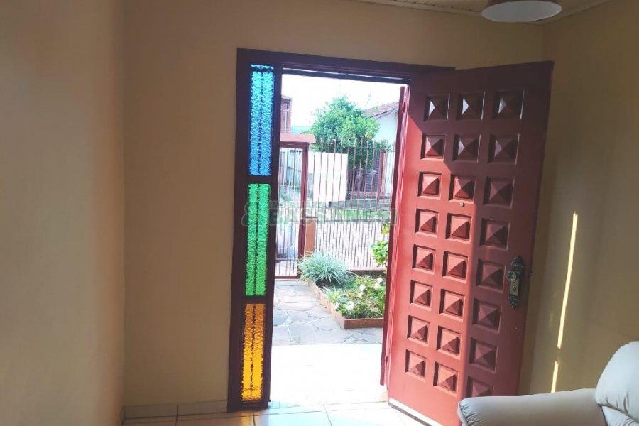 Casa com 60m², 5 dormitórios, 1 vaga, no bairro Santa Lúcia em Caxias do Sul para Comprar