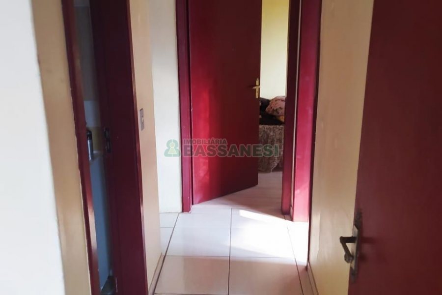 Casa com 60m², 5 dormitórios, 1 vaga, no bairro Santa Lúcia em Caxias do Sul para Comprar