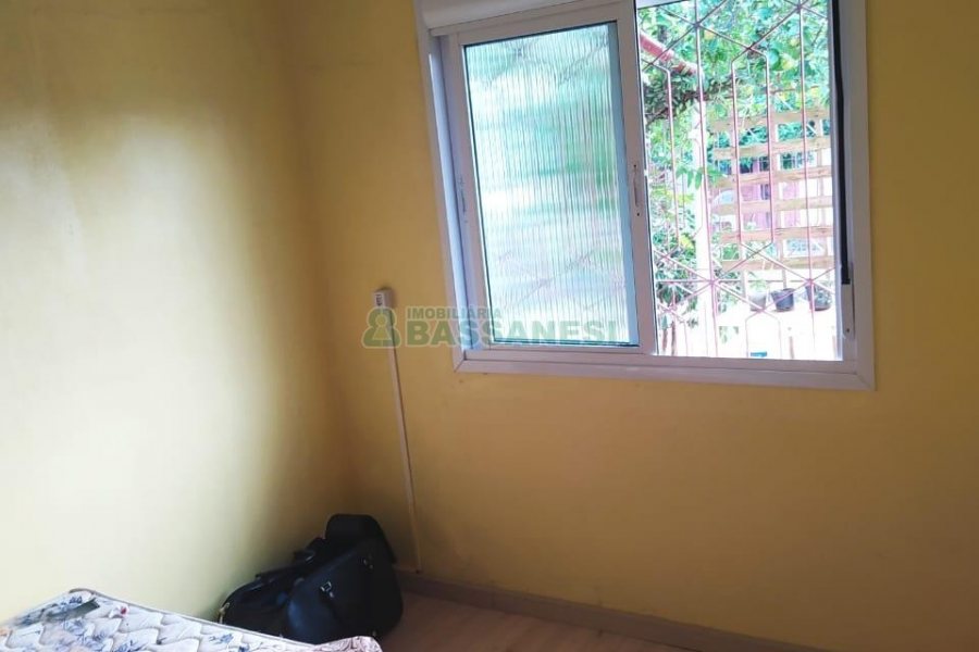 Casa com 60m², 5 dormitórios, 1 vaga, no bairro Santa Lúcia em Caxias do Sul para Comprar