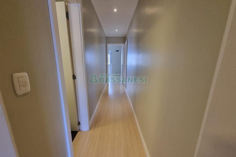 Apartamento com 86m², 2 dormitórios, 2 vagas, no bairro Panazzolo em Caxias do Sul para Comprar