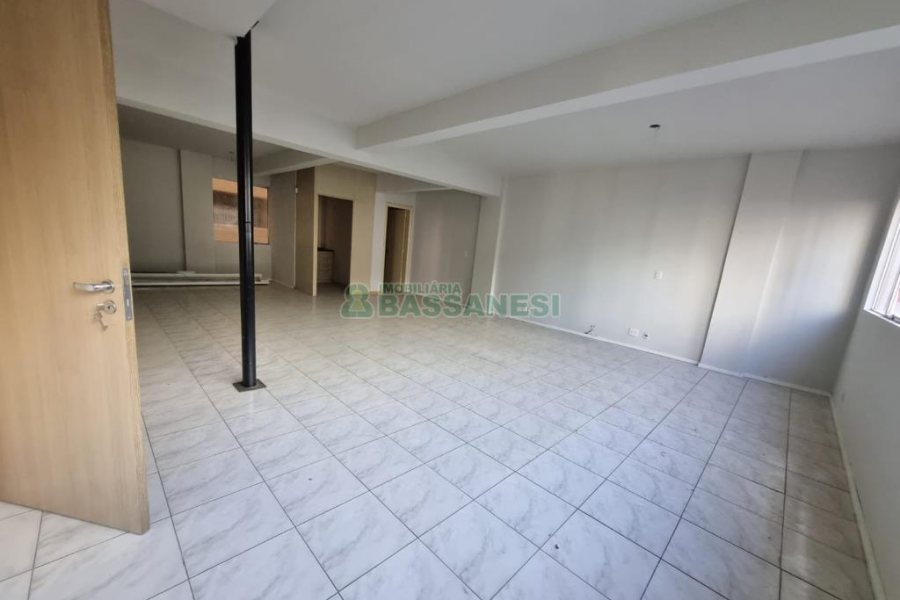 Sala com 75m², 1 vaga, no bairro Centro em Caxias do Sul para Alugar ou Comprar