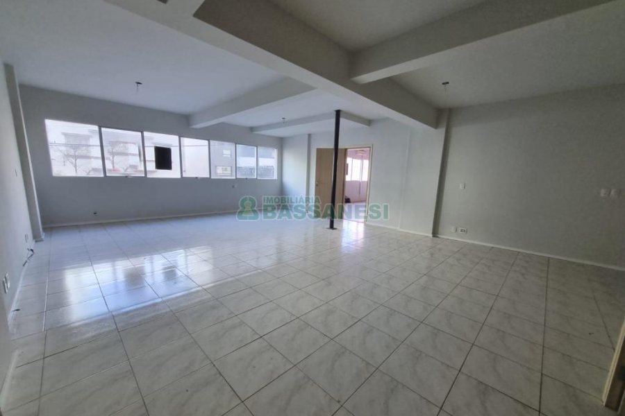 Sala com 75m², 1 vaga, no bairro Centro em Caxias do Sul para Alugar ou Comprar
