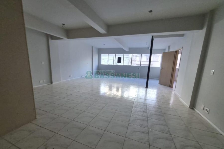 Sala com 75m², 1 vaga, no bairro Centro em Caxias do Sul para Alugar ou Comprar