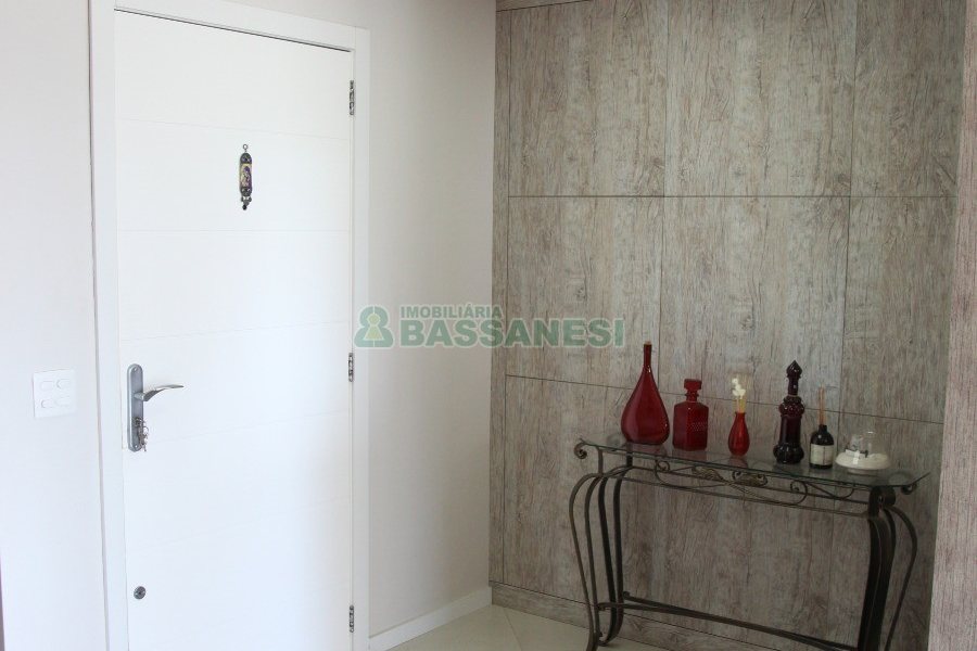 Apto Mobiliado com 153m², 3 dormitórios, 2 vagas, no bairro Lourdes em Caxias do Sul para Comprar