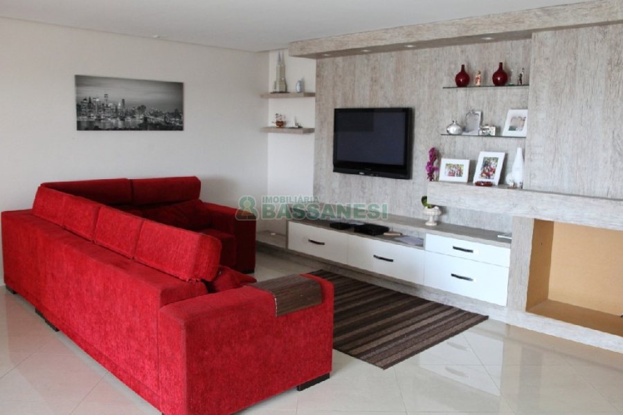 Apto Mobiliado com 153m², 3 dormitórios, 2 vagas, no bairro Lourdes em Caxias do Sul para Comprar