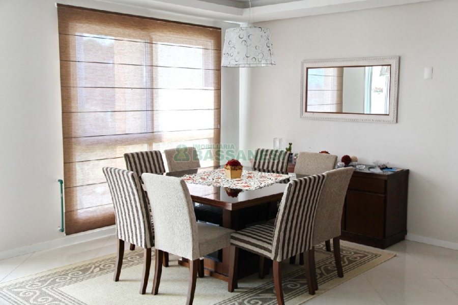 Apto Mobiliado com 153m², 3 dormitórios, 2 vagas, no bairro Lourdes em Caxias do Sul para Comprar