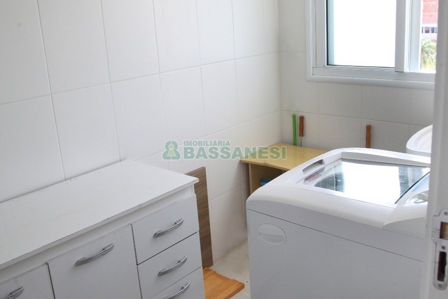 Apto Mobiliado com 153m², 3 dormitórios, 2 vagas, no bairro Lourdes em Caxias do Sul para Comprar