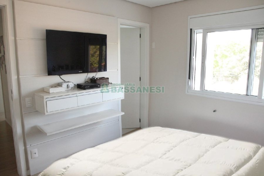 Apto Mobiliado com 153m², 3 dormitórios, 2 vagas, no bairro Lourdes em Caxias do Sul para Comprar