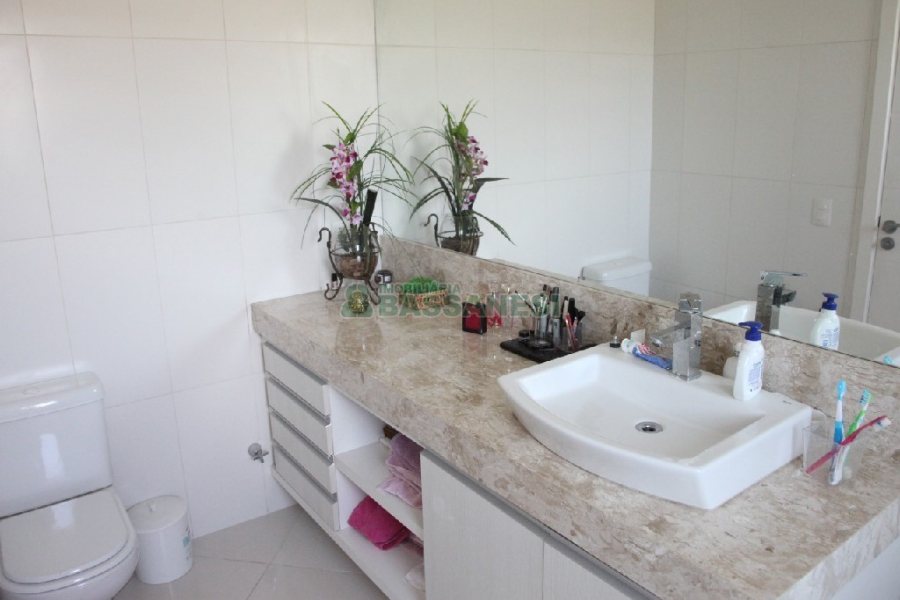 Apto Mobiliado com 153m², 3 dormitórios, 2 vagas, no bairro Lourdes em Caxias do Sul para Comprar