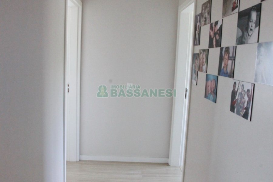 Apto Mobiliado com 153m², 3 dormitórios, 2 vagas, no bairro Lourdes em Caxias do Sul para Comprar