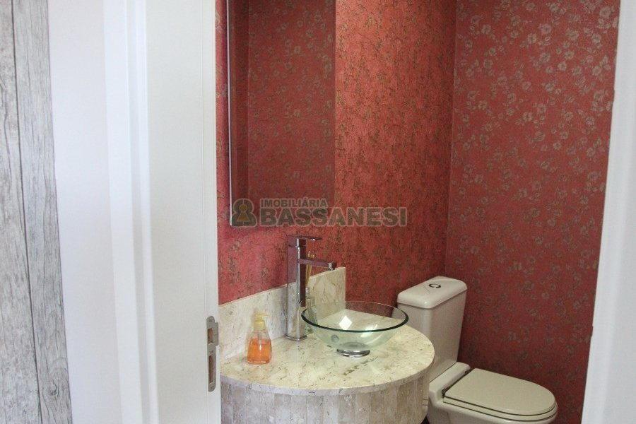 Apto Mobiliado com 153m², 3 dormitórios, 2 vagas, no bairro Lourdes em Caxias do Sul para Comprar