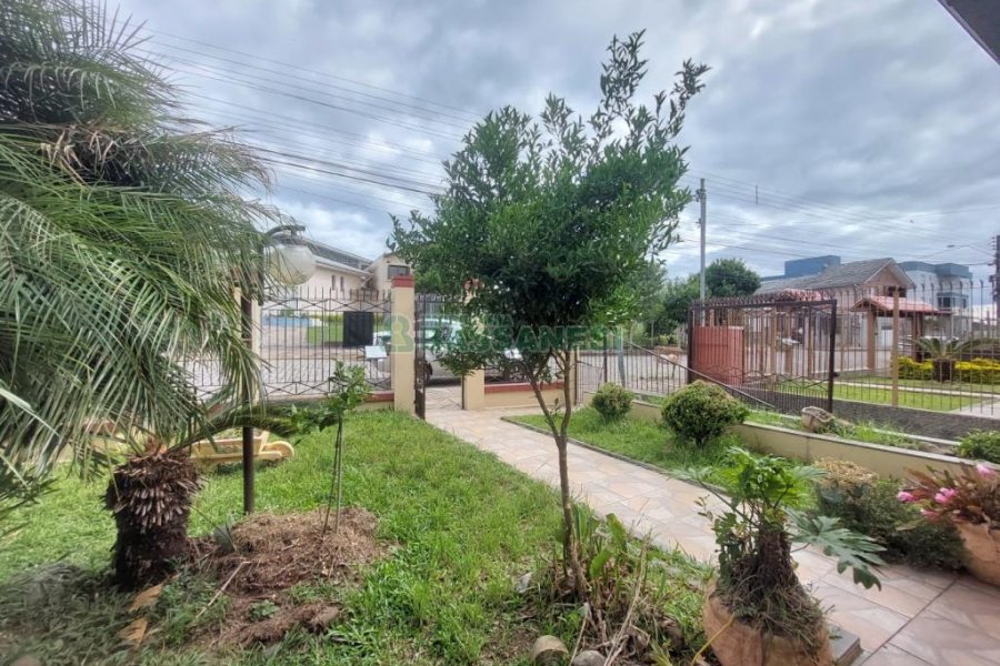 Casa com 70m², 4 dormitórios, 3 vagas, no bairro Marechal Floriano em Caxias do Sul para Comprar