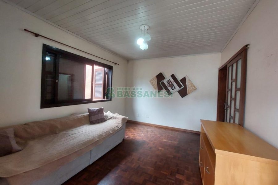 Casa com 70m², 4 dormitórios, 3 vagas, no bairro Marechal Floriano em Caxias do Sul para Comprar