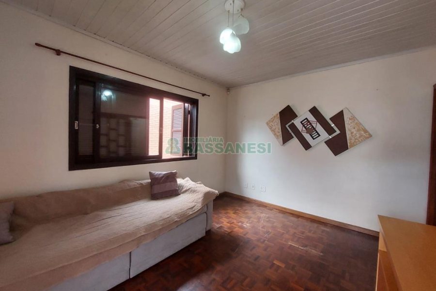 Casa com 70m², 4 dormitórios, 3 vagas, no bairro Marechal Floriano em Caxias do Sul para Comprar