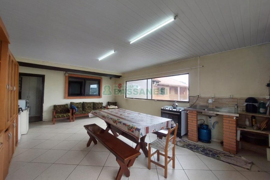 Casa com 70m², 4 dormitórios, 3 vagas, no bairro Marechal Floriano em Caxias do Sul para Comprar