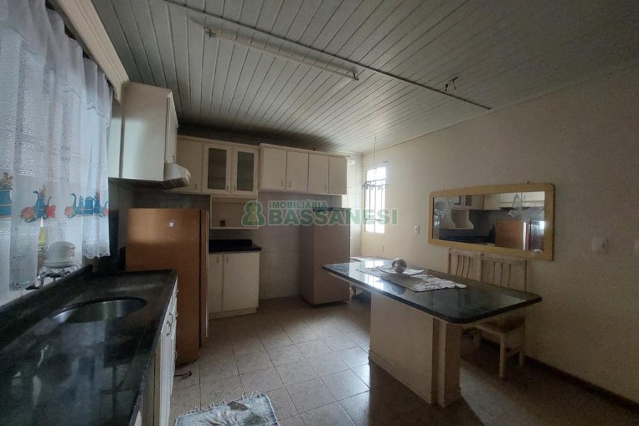 Casa com 70m², 4 dormitórios, 3 vagas, no bairro Marechal Floriano em Caxias do Sul para Comprar