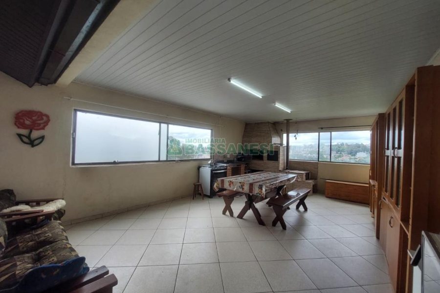 Casa com 70m², 4 dormitórios, 3 vagas, no bairro Marechal Floriano em Caxias do Sul para Comprar